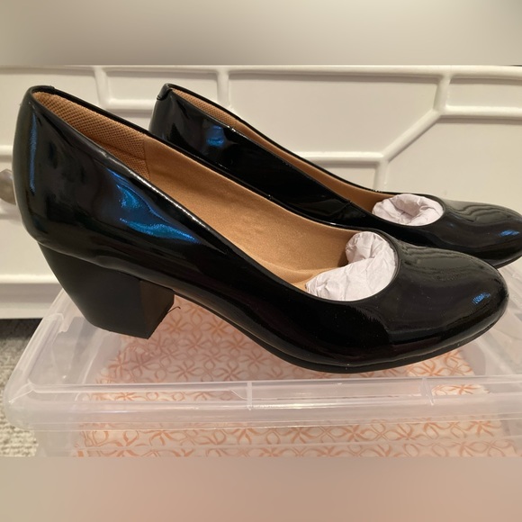 COMFORTIVA Amora Patent Leather Heels - Picture 3 of 6